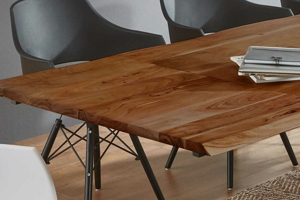 SAM_NEU-Esszimmer-Baumkante-Tische-Spencer-Nussbaum-Schwarz-Spencer_nussbaum_200_06