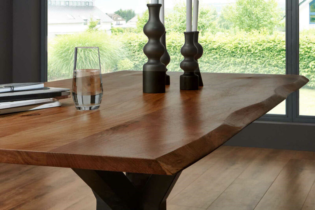 SAM_NEU-Esszimmer-Baumkante-Tische-Spencer-Nussbaum-Schwarz-Spencer_nussbaum_200_08
