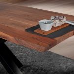 SAM_NEU-Esszimmer-Baumkante-Tische-Tim-nuss-240-BKT_Tim_nussbaum_04
