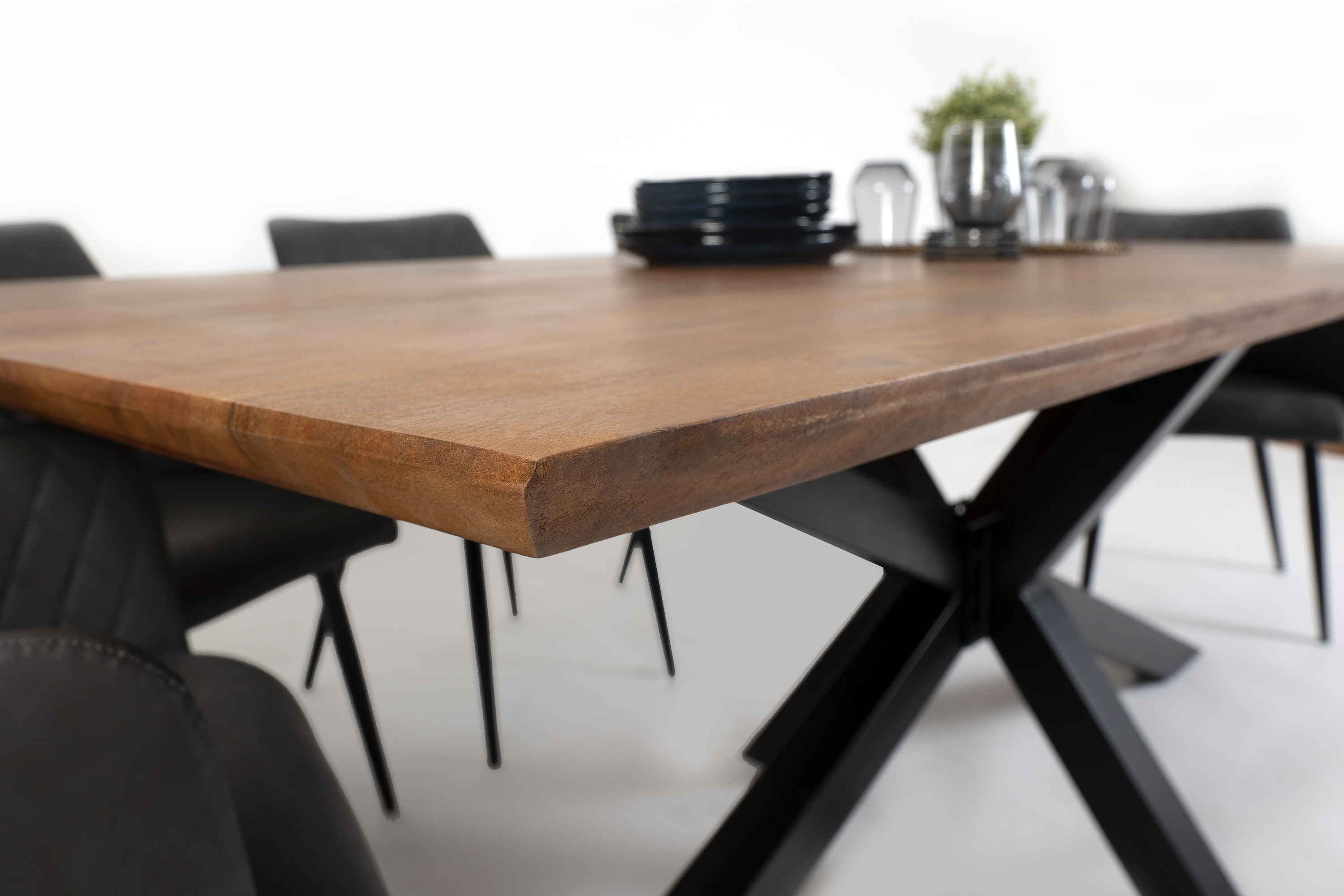 SAM_NEU-Esszimmer-Esszimmertische-Abby_Schweizerkante-nuss-240-Bk_Abby_Schweizer_240_Nuss_Spider_04