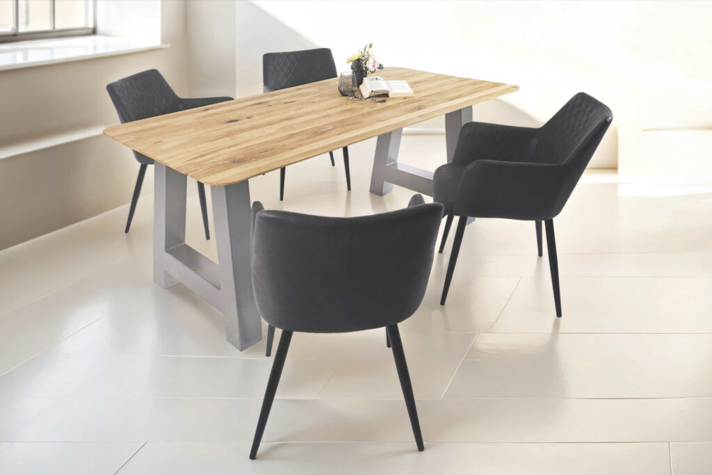 SAM_NEU-Esszimmer-Esszimmertische-Lotte-Baumkantentische.de-rund-a_gestell-silber-180-BKT_Lotte_silber_05